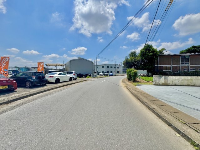 土浦市中新築一戸建ての前面道路含む現地写真