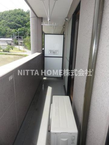 ロワールコートのバルコニー|南向きのワイドなバルコニー付きです◇