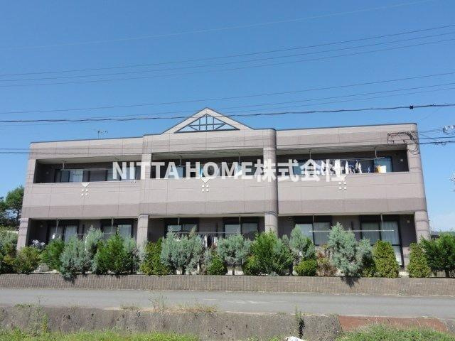 ロワールコートのエントランス|敷地内に駐車場の空きがあります！