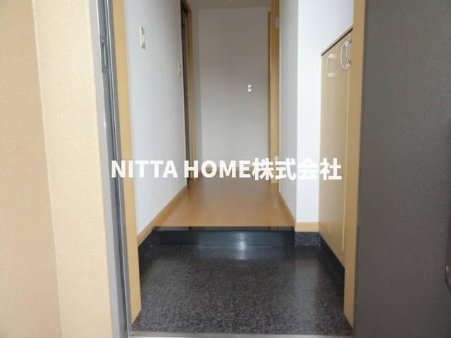 ロワールコートの玄関|十分なスペースの玄関です◆