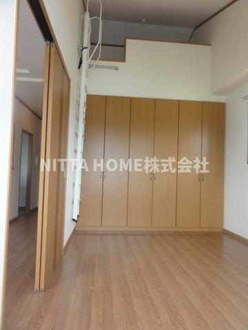 ロワールコートの洋室|６帖以上の洋室が２部屋あります◇あると便利なロフト付き☆彡