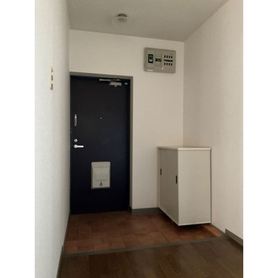 【玄関】 | ガーデンムツミB | 落ち着いた玄関です