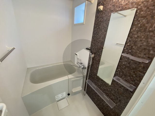 クリエオーレ寿町2の浴室