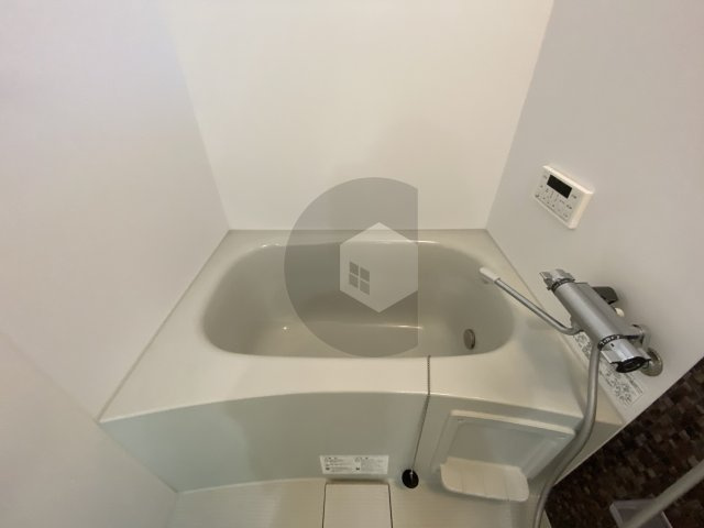 クリエオーレ寿町2の浴室