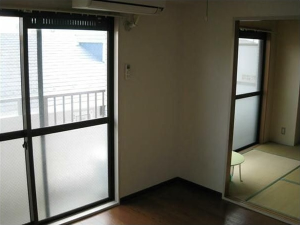 ニュー原木マンションの居間・リビング