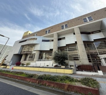 大阪市教育会館東館の外観