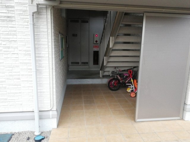 グラン・ドミール古賀 B棟のエントランス|清潔なエントランス♪