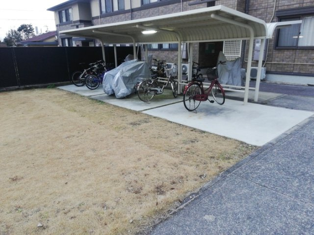 グラン・ドミール古賀 B棟のその他共用部分|駐輪場に自転車も停められます♪