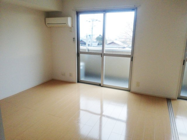 グラン・ドミール古賀 B棟の居間・リビング|広いリビング★