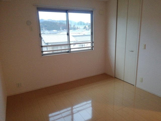 グラン・ドミール古賀 B棟の寝室|風通しも良い寝室です☆