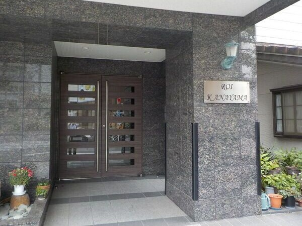 ロア金山のエントランス