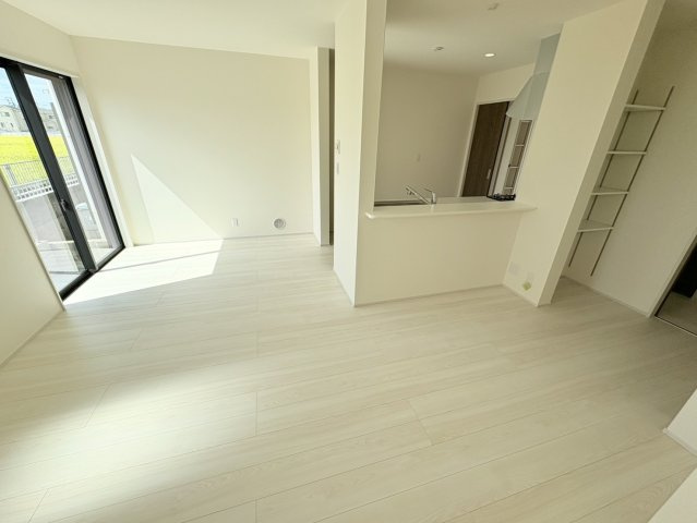 ☆神戸市西区玉津町高津橋　新築戸建☆の居間・リビング|◎15帖以上のLDKで家族の団らんも広々