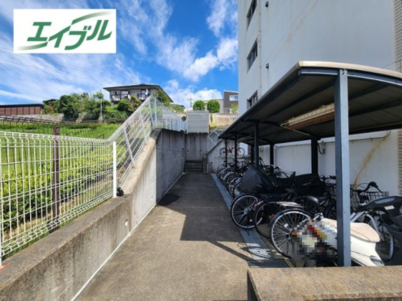 グレースメゾン小牧ヒルズの駐輪場