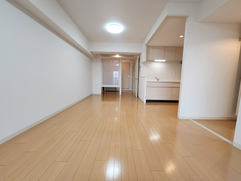 グレースメゾン小牧ヒルズの居間・リビング|広々とした明るいリビングです。