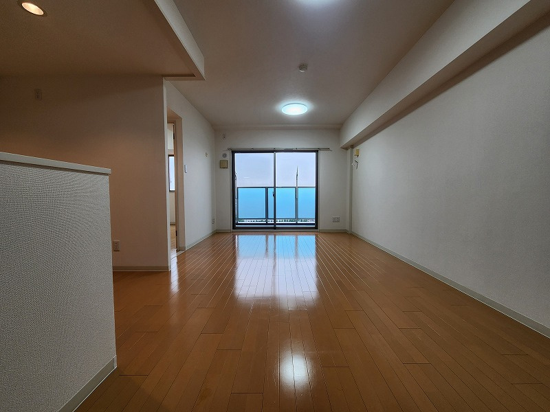 グレースメゾン小牧ヒルズの居間・リビング|こちらのリビングで趣味の時間をお楽しみください