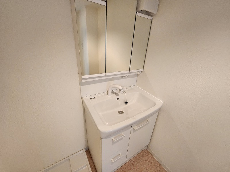 グレースメゾン小牧ヒルズの独立洗面台|新品です。独立洗面台で身支度をすべて済ませてしまいましょう。