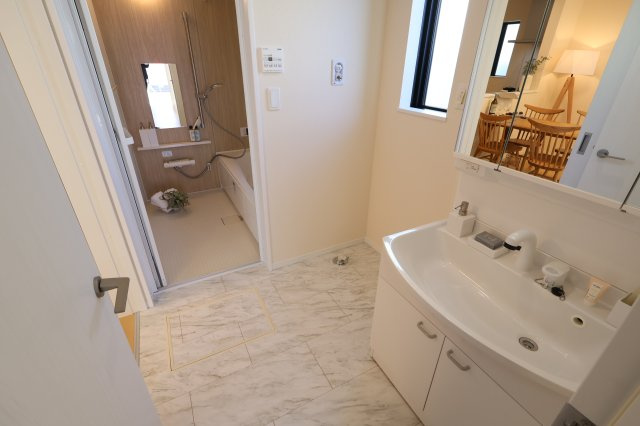 《仲介手数料無料》上尾市中分１丁目27-6新築一戸建てハートフルタウンのランドリースペース