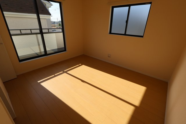 《仲介手数料無料》上尾市中分１丁目27-6新築一戸建てハートフルタウンの洋室