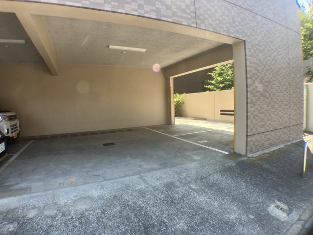 アムール武蔵浦和の駐車場