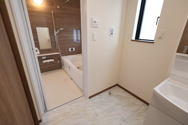 《仲介手数料無料》上尾市中分１丁目27-6(B号棟)新築一戸建てハートフルタウン