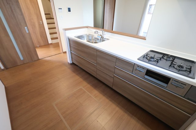 《仲介手数料無料》上尾市中分１丁目27-6新築一戸建てハートフルタウンのキッチン