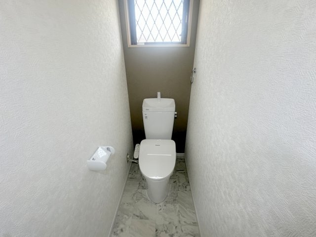 三宅町戸建のトイレ