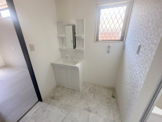 三宅町戸建の独立洗面台