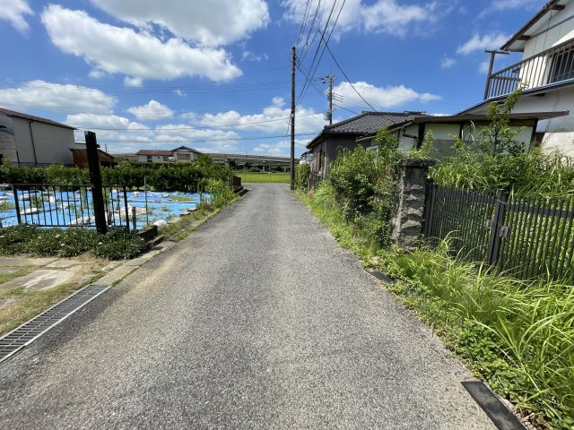 東金市台方中古戸建の前面道路含む現地写真