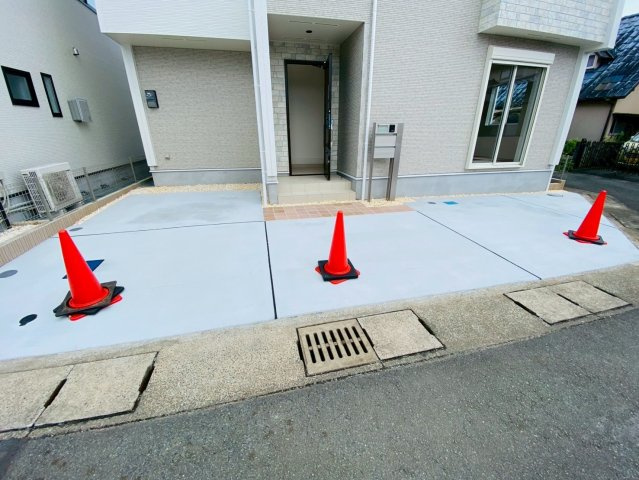 ブルーミングガーデン／東区上南部２丁目／１号棟の駐車場|駐車場は平置きで２台可能