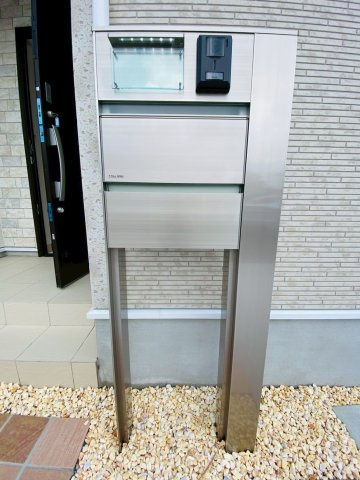 ブルーミングガーデン／東区上南部２丁目／１号棟のエントランス|お客様の顔を見て応対できる安心感のあるテレビモニター付きインターフォン。