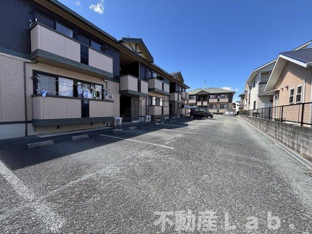 エクレール・アイ　B棟の駐車場