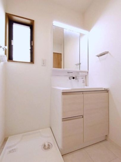 【洗面所】 | 南区西大沼5丁目 中古戸建て | 洗面化粧台