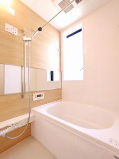 【浴室】 | 南区西大沼5丁目 中古戸建て | 追い焚き・換気乾燥機付き