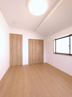 【洋室】 | 南区西大沼5丁目 中古戸建て | 洋室3　約5.8帖