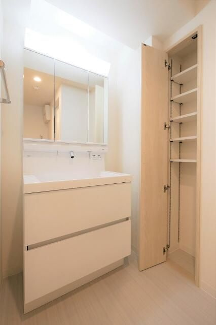 ＲＹＯＧＯＫＵ　ＳＴＡＴＩＯＮ　ＲＥＳＩＤＥＮＣＥの洗面所