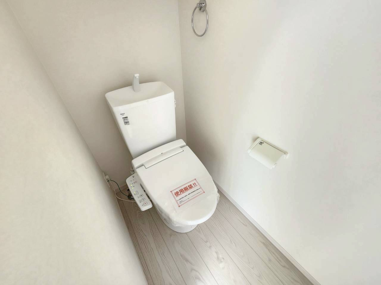 【価格改定】長岡京市奥海印寺東山1期のトイレ|暖房付温水洗浄便座です