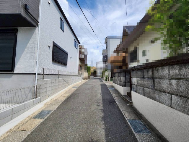 【価格改定】長岡京市奥海印寺東山1期の前面道路含む現地写真|スーパー・コンビニ等お買い物施設が充実しております(^^)/
徒歩圏内にお子様の遊び場にぴったりな公園がございます！