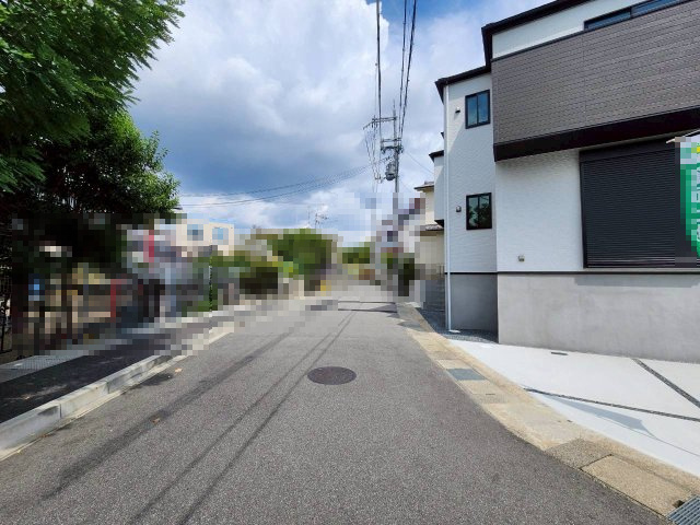 【価格改定】長岡京市奥海印寺東山1期の前面道路含む現地写真|阪急京都線「長岡天神」駅徒歩約17分。
京都市内・大阪方面にもアクセスしやすい立地です！