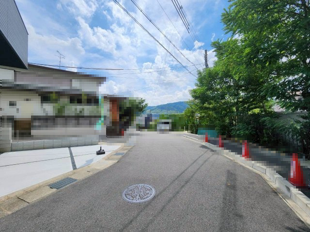 【価格改定】長岡京市奥海印寺東山1期の前面道路含む現地写真|前道綺麗に整備されております。