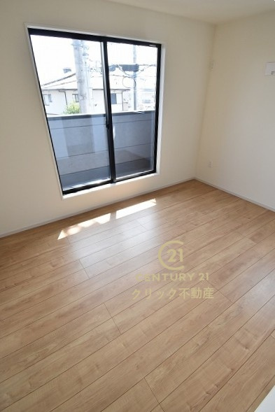 Grace　水戸市元吉田町　3期 　限定1棟！の洋室|フローリングなので重い家具も置けます。カーテンと家具を揃えるなどして、お好みのインテリアを楽しむことができます。