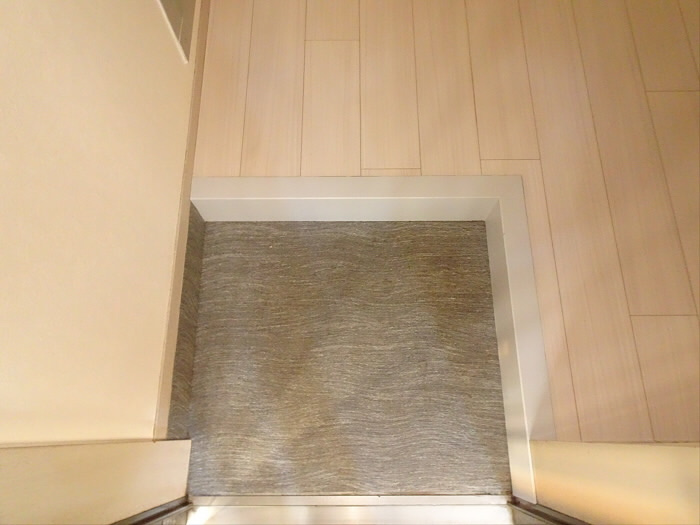 コーポパストラールの玄関