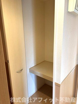 【その他】 | ヴィラ プレステージ | 廊下収納