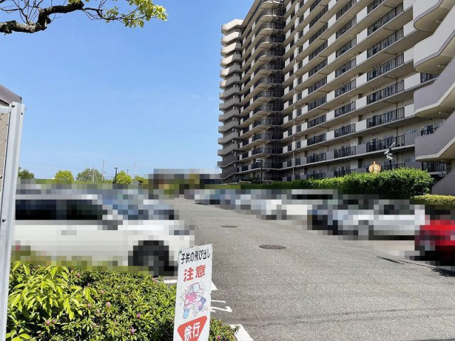 レックスガーデン守山弐番館の駐車場