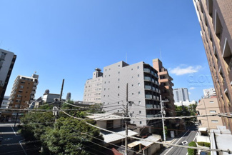 【展望】 | 眼前に広がる空の雄大さと、このお部屋の自慢の一つである「眺望」をご覧ください。毎日、この景色を独り占めできる新生活に夢が広がります。～即日のご見学可能～　お問合せはお気軽にどうぞ。
