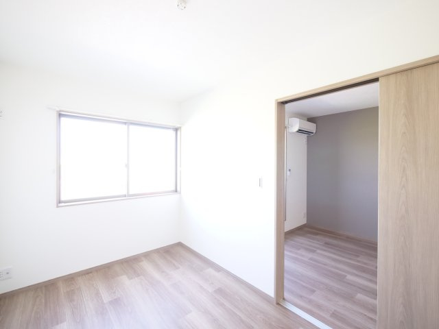 エクセレンス西花尻の洋室