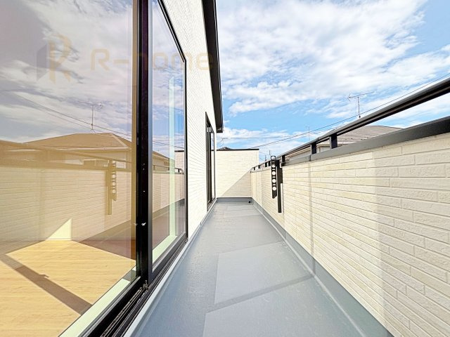 流山市西平井　新築戸建て　A号棟のバルコニー|お布団やラグなどの大きな物も干しやすい広々としたバルコニー！