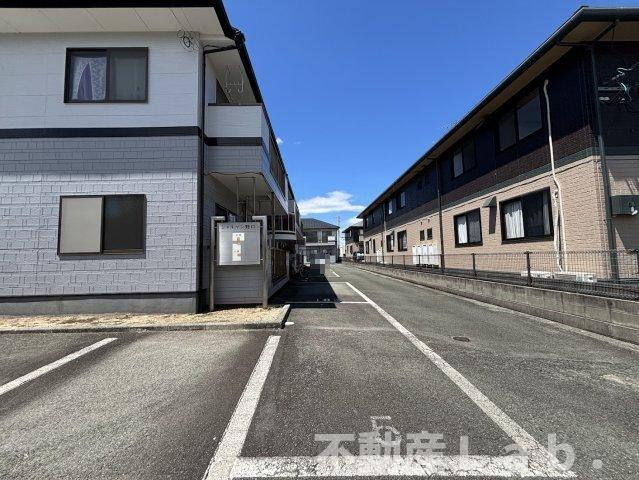 シャルマン野口　A棟の駐車場