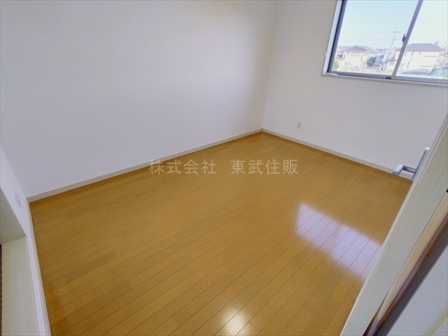 【洋室】 | 川越市砂久保 | 洋室6.0帖北東側、使い勝手のいい洋室です