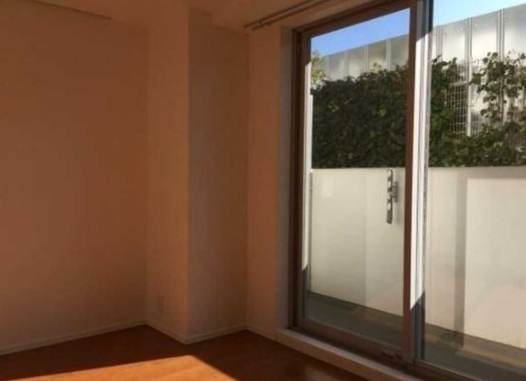 コンフォリア駒場　ペット相談可　浴室乾燥機　礼金０の居間・リビング