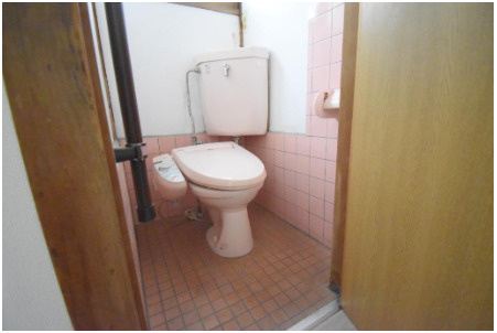 中古テラスハウス　大東市御供田1丁目（昭和43年築）のトイレ